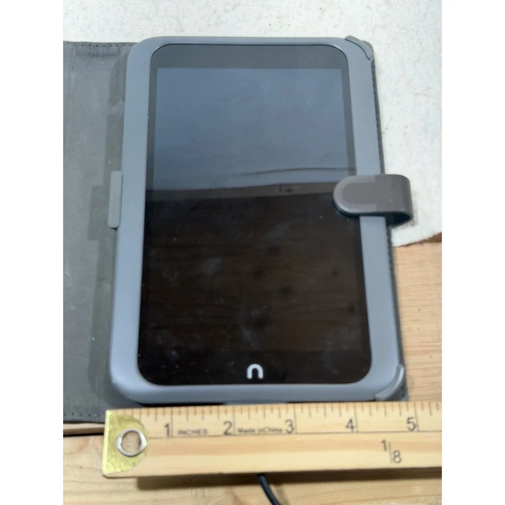 Barnes & Noble Nook HD BNTV400 8GB Tablet eReader With Charger Working Bundle